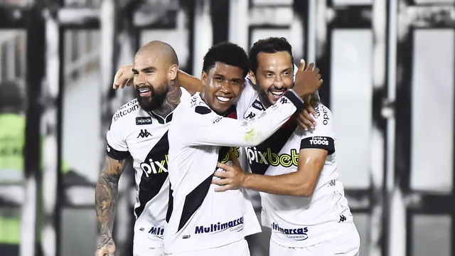 Quintero, Andrey e Nenê comemoram em Vasco x Guarani