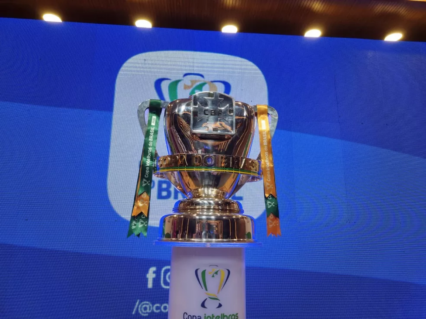 CBF exibe taça da Copa do Brasil antes de sorteio