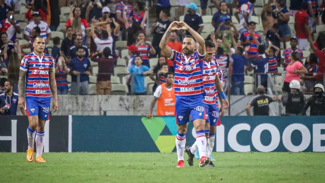 Moisés comemora gol em Fortaleza x Corinthians, no Castelão