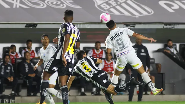 Santos x Atlético-MG (Foto: Fernanda Luz/AGIF)