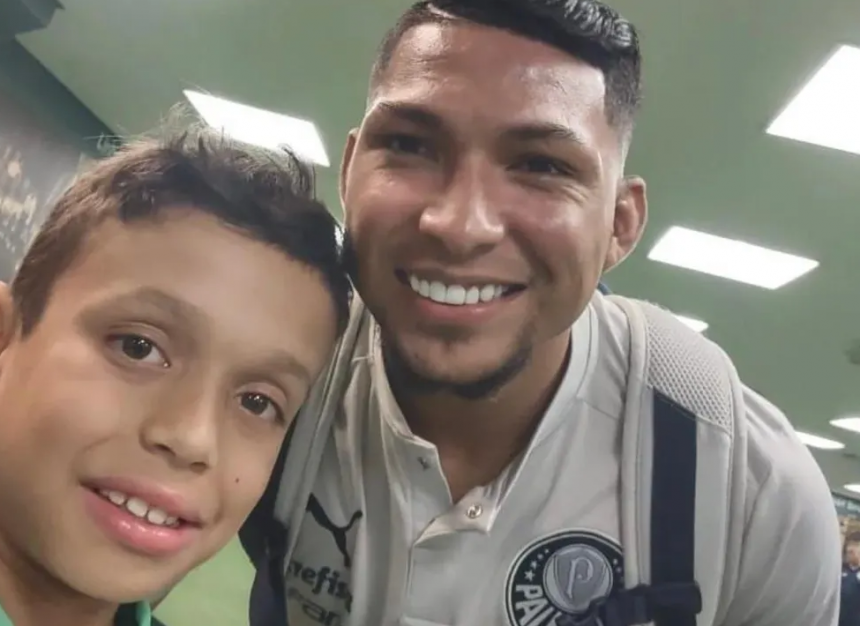 Pedrinho ganhou camisa e conheceu Rony após ser barrado no Allianz Parque