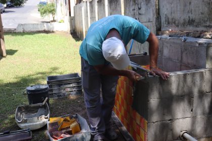 Secretaria de Desenvolvimento Urbano constrói novo bebedouro na Praça da Barra - Foto: Divulgação/Prefeitura de Capivari