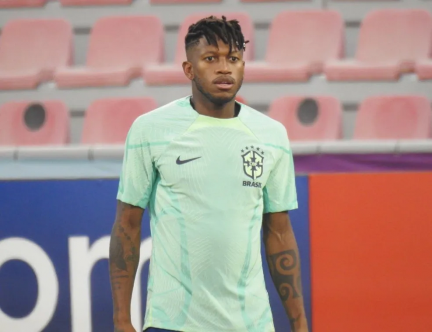 Meio-campista Fred treinou como titular da Seleção — Foto: Bruno Cassucci