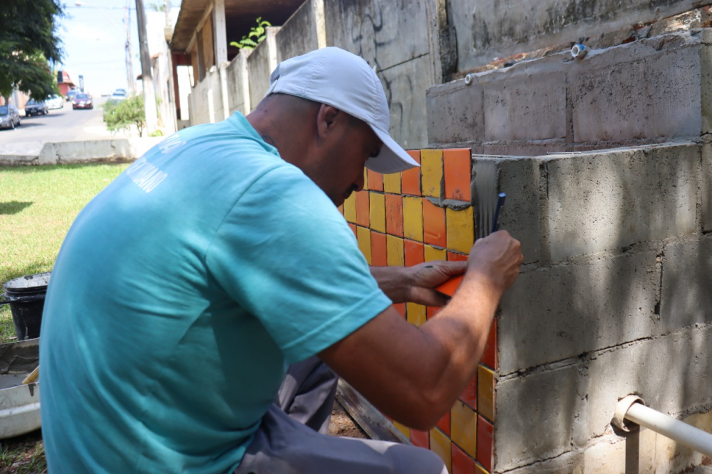 Secretaria de Desenvolvimento Urbano constrói novo bebedouro na Praça da Barra - Foto: Divulgação/Prefeitura de Capivari