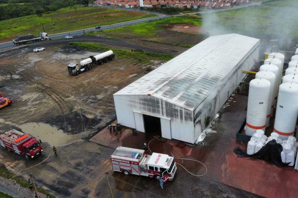 Cerca de 250 metros quadrados foi atingido pelas chamas.