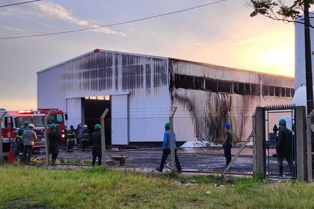 Cerca de 250 metros quadrados foi atingido pelas chamas.