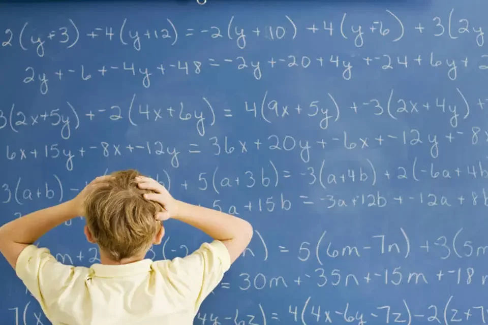 Só 5% dos estudantes terminam o Ensino Médio na rede pública sabendo matemática - Foto: Divulgação/Thinkstock