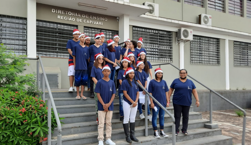 Coral da escola Padre Fabiano em Capivari apresenta cantata de Natal