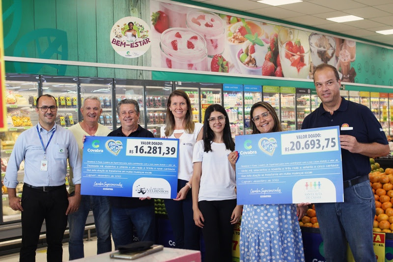 Representantes do Covabra Supermercados e da Prefeitura de Capivari parabenizaram as instituições -Foto: Laila Petrucelli