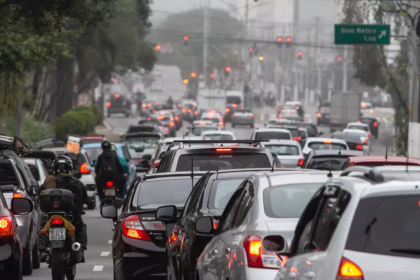 Motoristas SP: poderá ter desconto de 40% em multas se não recorrerem da infração— Foto: Werther Santana/AE