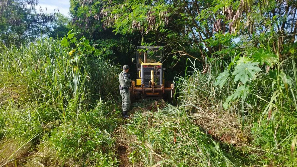 Quadrilha faz dois reféns e rouba máquina agrícola em empresa de Rio das Pedras — Foto: Guarda Municipal de Piracicaba/Divulgação