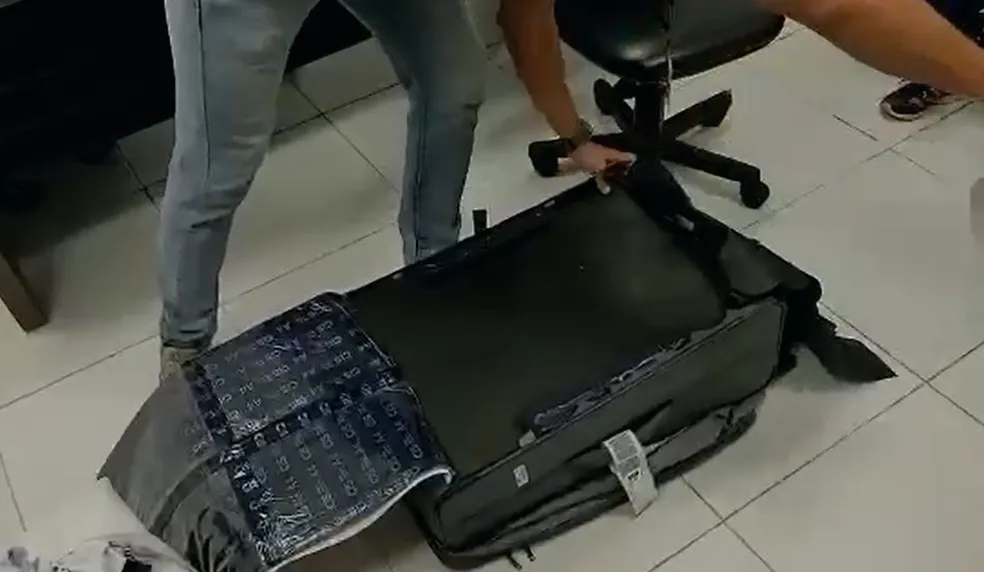 Mulher é presa ao tentar embarcar para Portugal com 5 kg de cocaína no Aeroporto de Viracopos — Foto: Polícia Federal/Divulgação