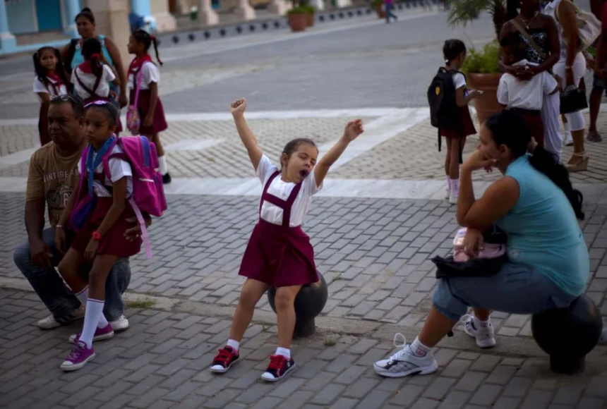 Seu filho tem razão: Saiba por que crianças deveriam dormir mais e ter aulas mais tarde - Foto: Arquivo/Ramon Espinosa/AP