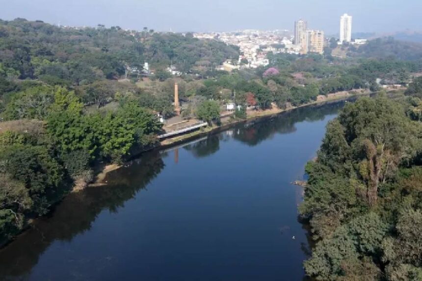 Polícia investiga caso de corpo encontrado no Rio Piracicaba — Foto: Márcio de Campos/ TG