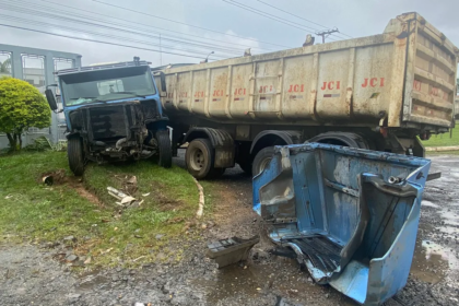 Motorista fica em estado grave em acidente entre caminhões em rodovia de Piracicaba — Foto: Edijan Del Santo/ EPTV