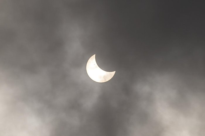 Raro eclipse solar híbrido é visto em três países - Foto: Amanda Carden - Shutterstock