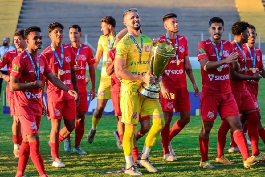 “O Capivariano levantou a taça do Rei Pelé”, goleiro Anderson fala sobre o título do Paulista A3 - Foto: José Augusto