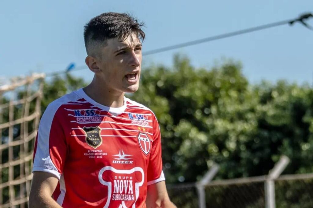 Olavo, jogador de Capivari, atuando pelo time de futebol sub-15 do CA Bandeirantes - Foto: Arquivo Pessoal