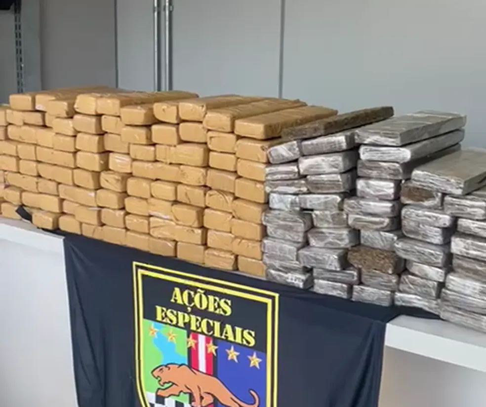 Homem é preso com 138 tijolos de maconha escondidos dentro de sofá em Americana — Foto: Polícia Militar/Divulgação