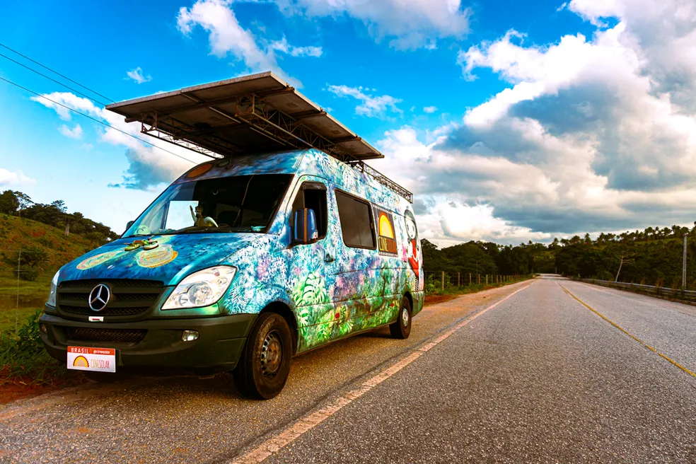 Piracicaba tem sessões gratuitas de cinema movido a energia solar no bairro Bosques do Lenheiro — Foto: CineSolar/ Divulgação