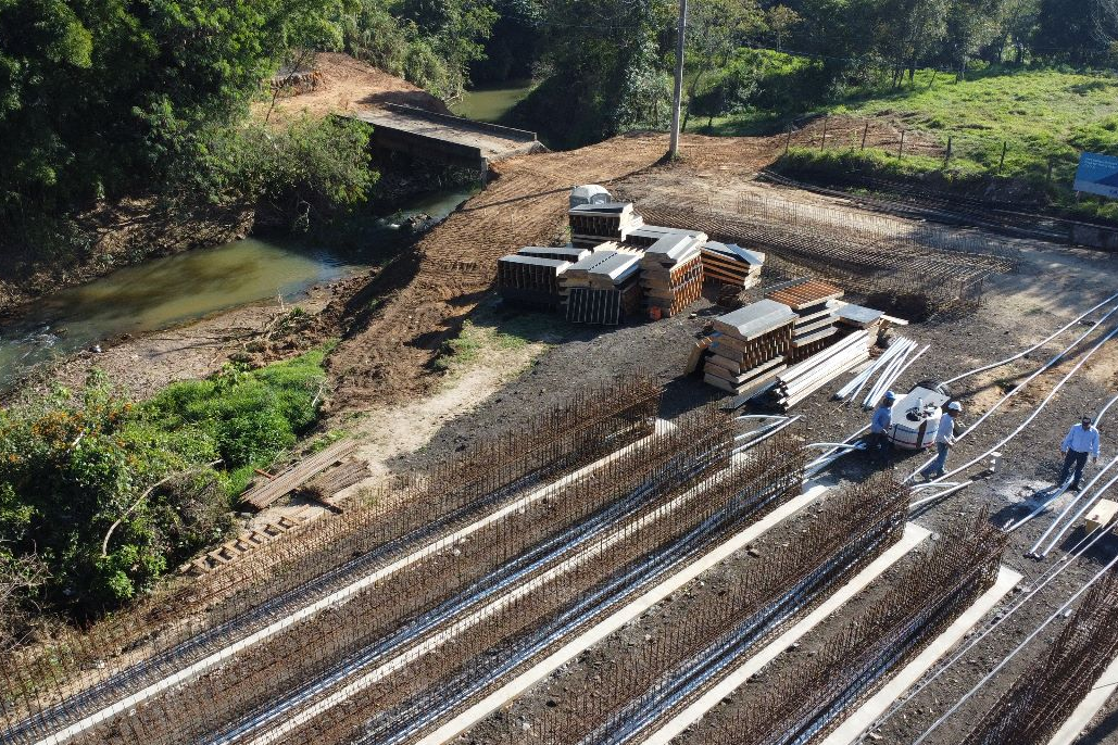 Vigas da estrutura da nova ponte na rua Piracicaba começam a ser construídas - Foto: Divulgação/Prefeitura de Capivari