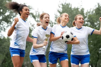 Futebol feminino ainda é predominantemente amador no Brasil, aponta diagnóstico - Foto: Freepik