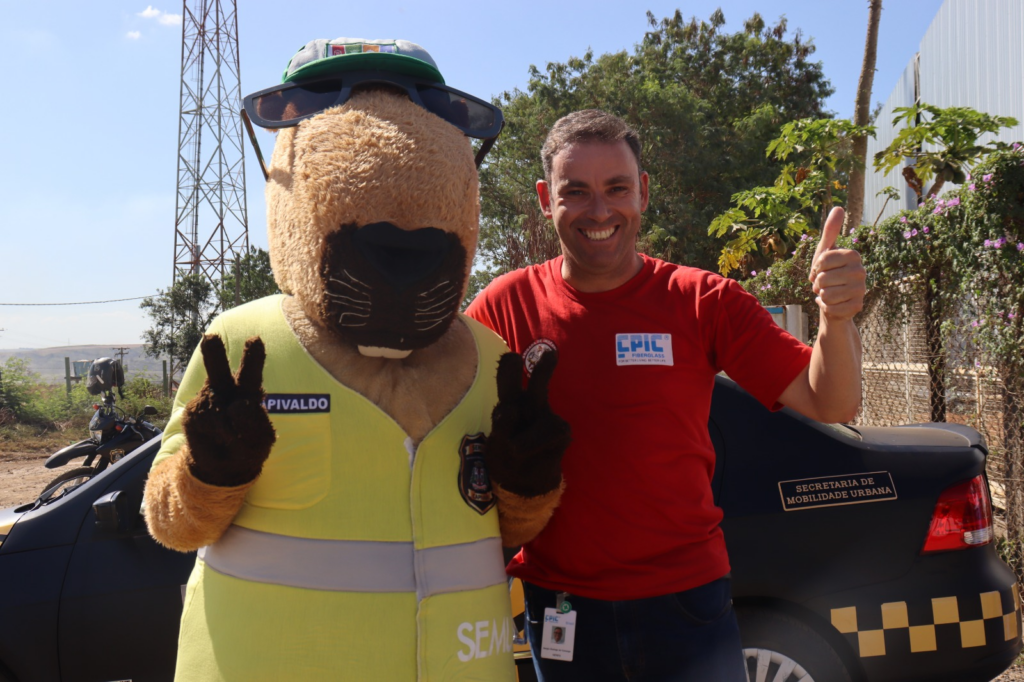 Mascote Capivaldo Encanta Colaboradores durante Blitz Educativa em Capivari - Foto: Divulgação/Prefeitura de Capivari