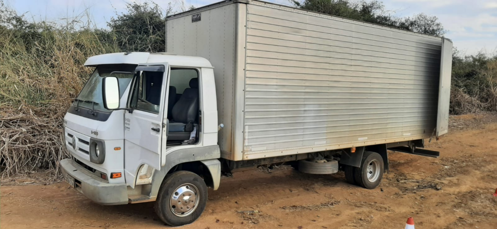 Guarda Civil de Capivari recupera caminhão furtado abandonado no bairro Corte Preto - Foto: Divulgação/Prefeitura de Capivari