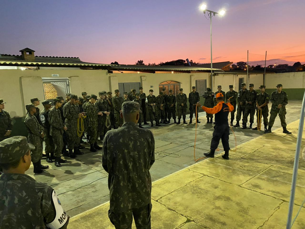 Defesa Civil de Capivari realiza treinamento em ações com cordas para atiradores do Tiro de Guerra - Foto: Divulgação/Prefeitura de Capivari