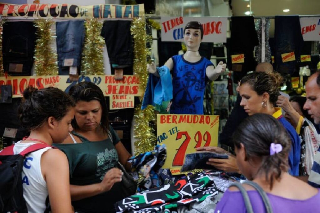 Vendas no comércio varejista tem alta de 0,7% em julho, diz IBGE - Foto: Agência Brasil