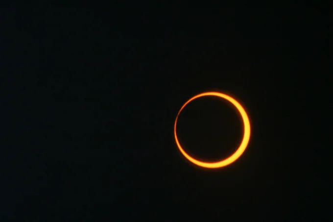 Eclipse solar de outubro forma “Anel de Fogo” - Foto: NASA