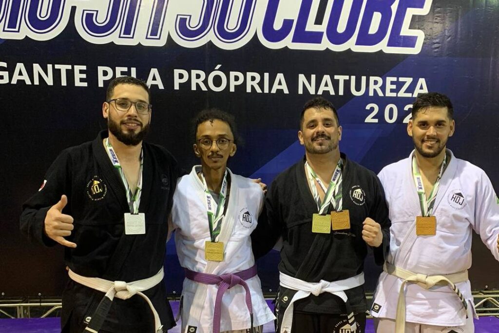 Atletas representam Capivari em torneio de Jiu-jitsu na cidade de Piracicaba - Foto: Arquivo Pessoal