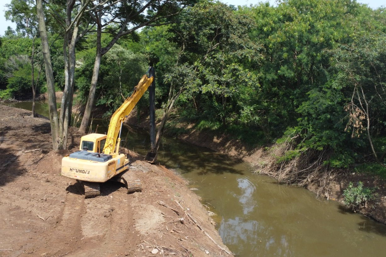 Um Mês de Trabalho no Desassoreamento do Rio Capivari para Combater as Enchentes - Foto: Divulgação/Prefeitura de Capivari