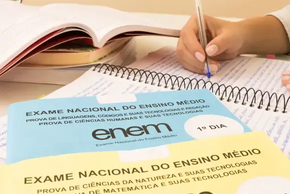 Enem 2023: Candidatos Ausentes no Primeiro Dia por Motivo Justificado Podem Pedir Reaplicação — Foto: Shutterstock