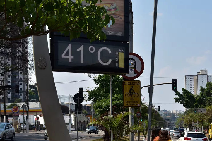 Veja as cidades que registraram as maiores temperaturas no último domingo (12) — Foto: Roberto Casimiro/FotoArena/Estadão Conteúdo