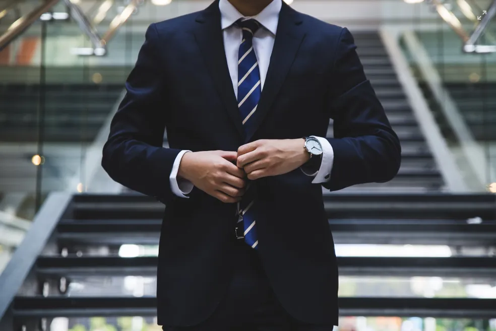 Calor no Trabalho: Como o "Dress Code" Impacta os Funcionários em Meio à Onda de Calor — Foto: Hunters Race via Unsplash