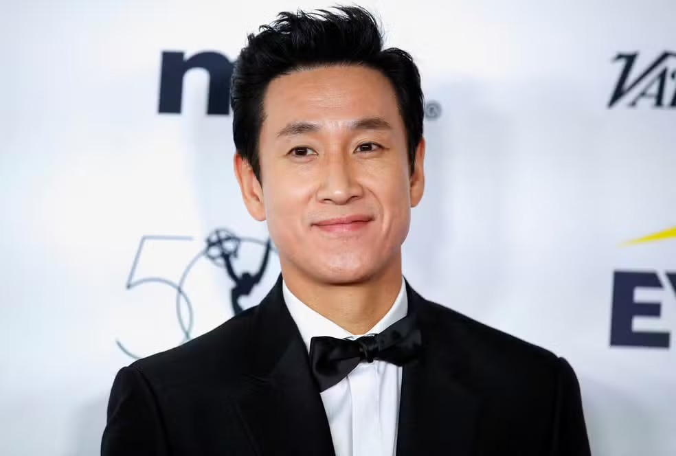 Ator sul-coreano Lee Sun-kyun, do filme "Parasita", foi encontrado morto dentro de seu carro na noite desta terça-feira (26). — Foto: Eduardo Munoz/Reuters