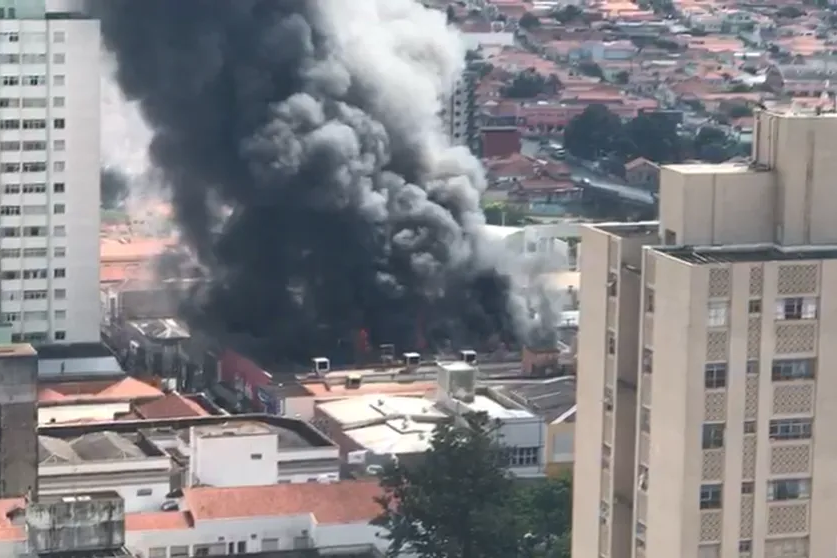 Incêndio em Loja no Centro de Limeira 'Fecha' Comércio e Atinge Igreja - Foto: João Baxega