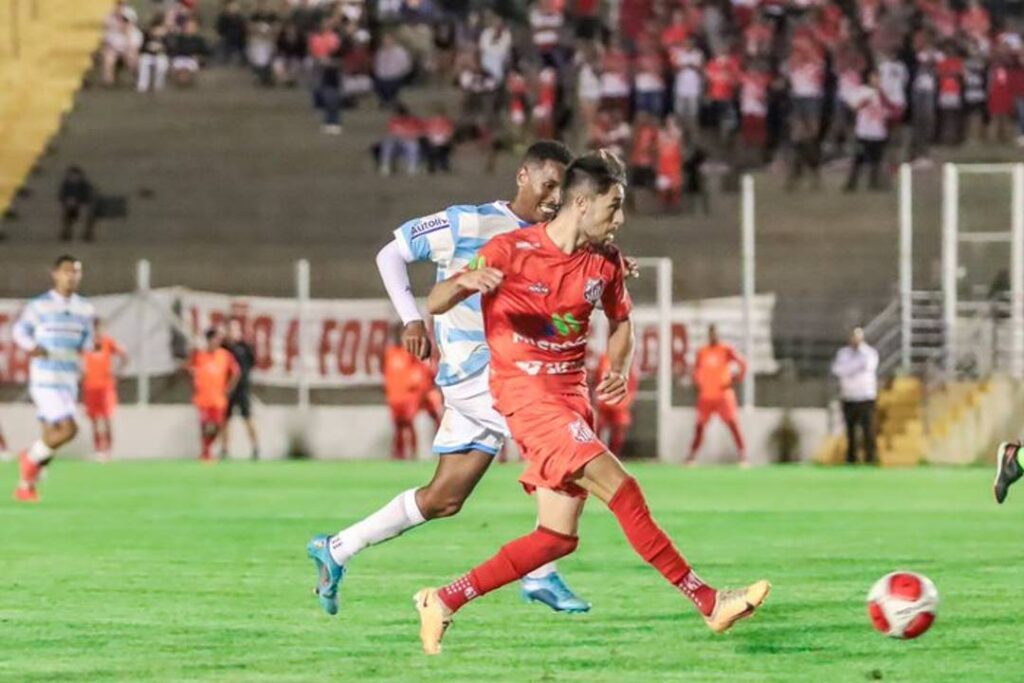 Capivariano sofre empate nos acréscimos e fica no empate diante do Taubaté - Foto: Natália Lima