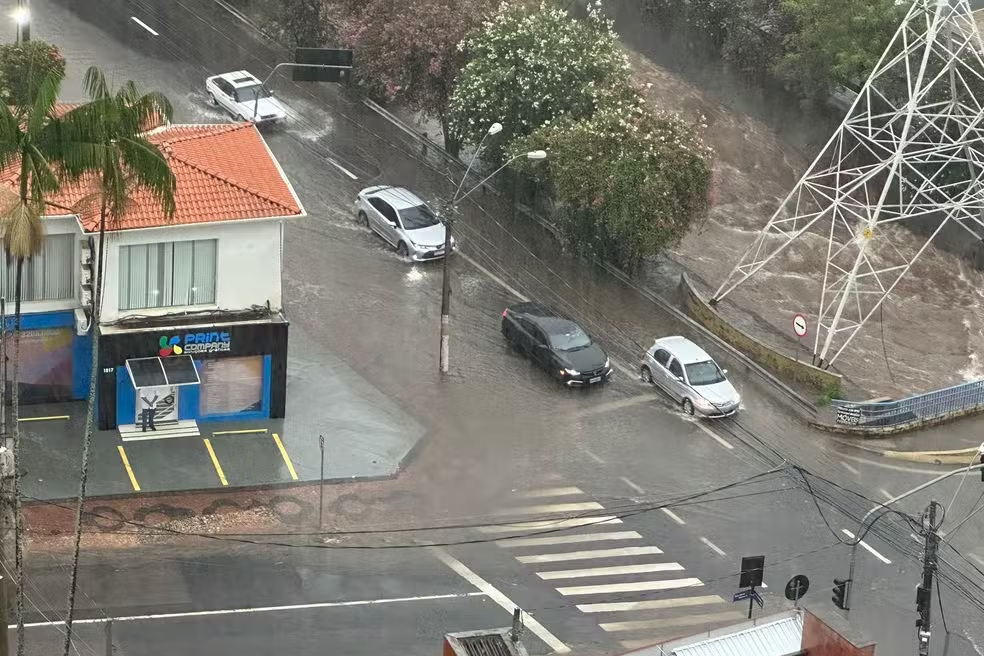 Campinas Entrou em Estado de Atenção Após Chuva Intensa — Foto: Marcello Carvalho/g1