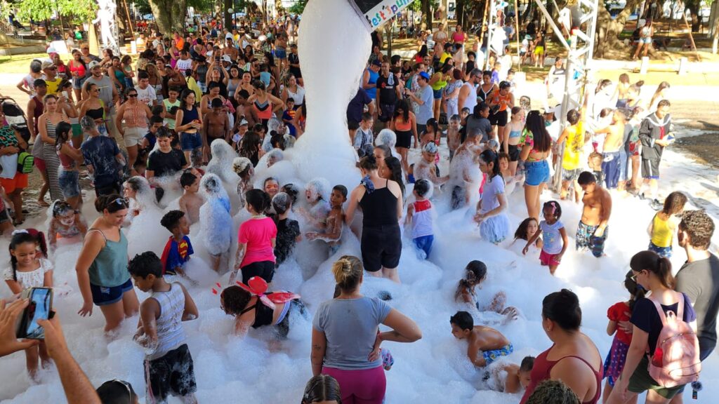 Carnaval de Marchinhas e banho de espuma marcam o encerramento da folia em Capivari - Foto: Tonny Machado