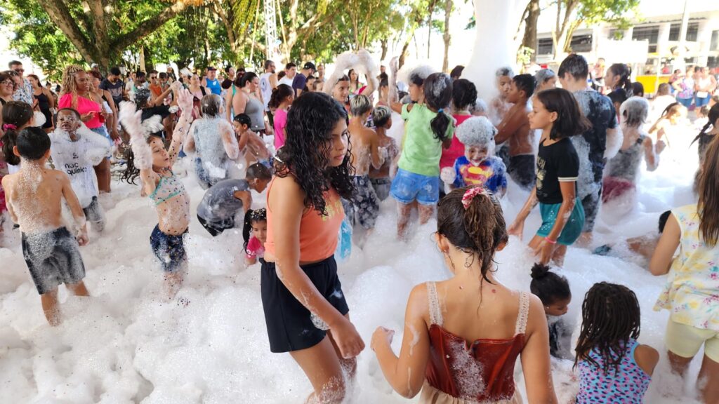 Carnaval de Marchinhas e banho de espuma marcam o encerramento da folia em Capivari - Foto: Tonny Machado