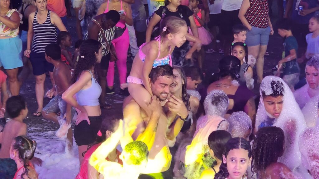 Carnaval de Marchinhas e banho de espuma marcam o encerramento da folia em Capivari - Foto: Tonny Machado