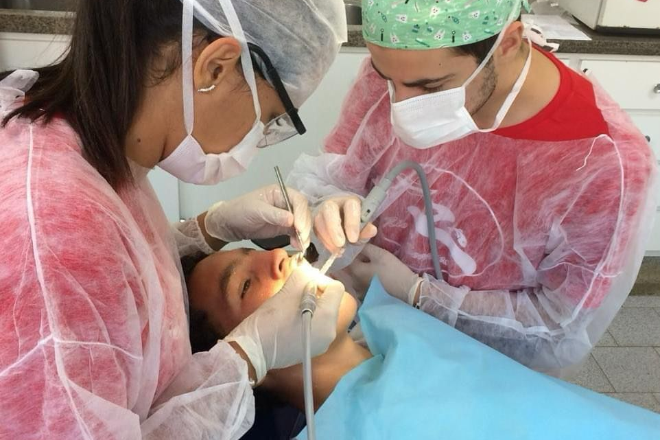 Projeto “Rio de Sorrisos” Leva Atendimento Odontológico Gratuito a Crianças de Capivari - Foto: Rio de Sorrisos - Projetos Sociais FOP/Unicamp / Facebook