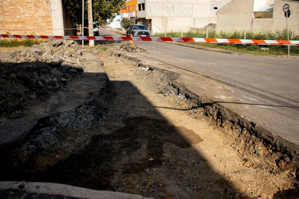 Secretaria de Desenvolvimento Urbano realiza obras de sarjetões em sete bairros de Capivari - Foto: Divulgação/Prefeitura de Capivari