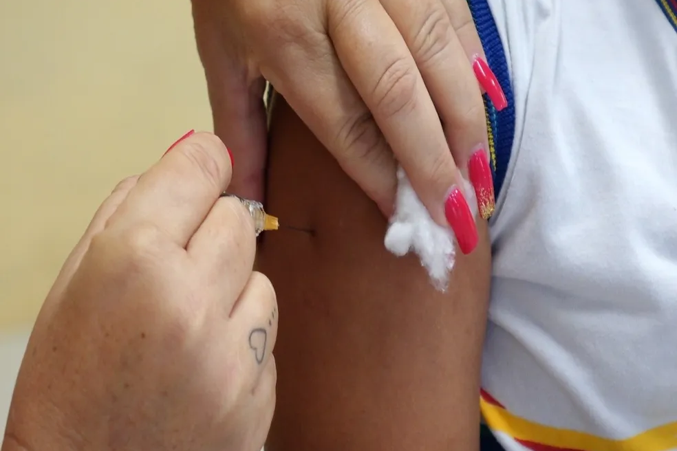 Ministério da Saúde anuncia vacinação contra HPV em dose única no SUS — Foto: Karol Vieira/Divulgação