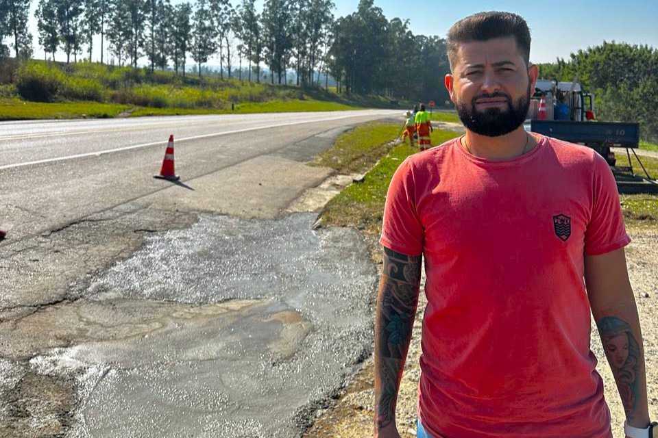 Vereador Sandro Modas acompanha obra de melhorias no acesso ao bairro Santa Rita do Trevo