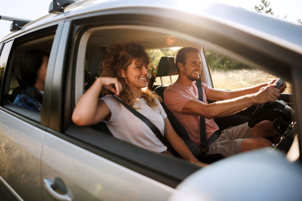 Viajar de carro: uma opção em alta para os brasileiros - Foto: mixetto/ iStock