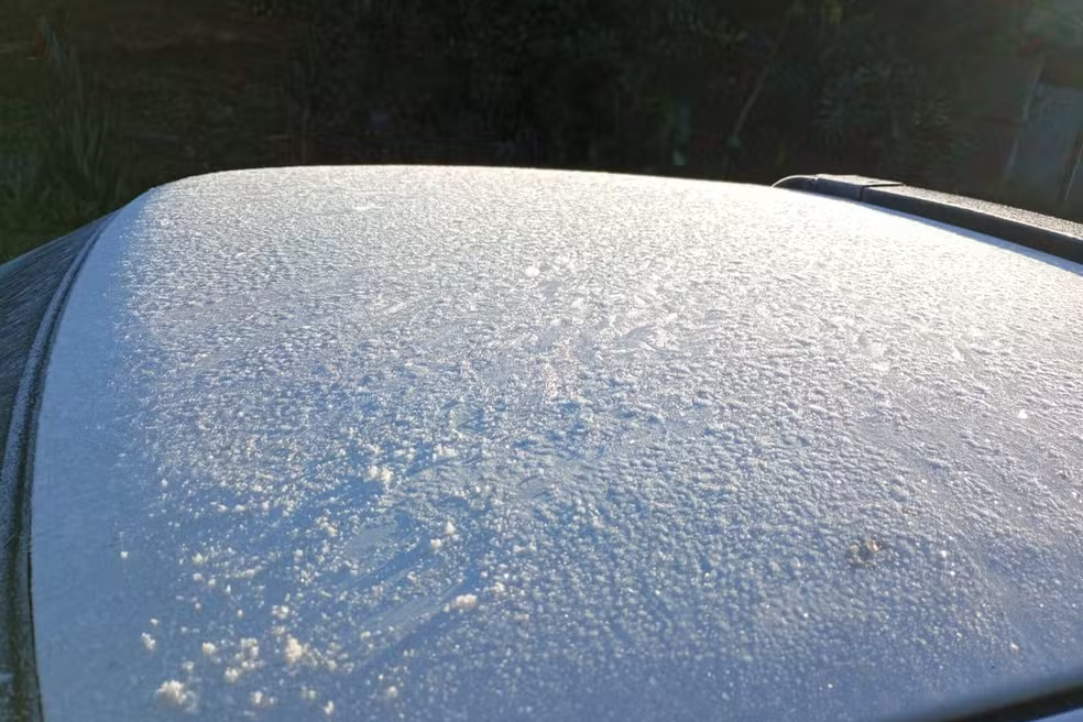 Temperaturas em cidades da região atingem até 2º C na manhã desta terça; morador de Mombuca registra geada — Foto: Eraldo José Destro/Arquivo pessoal