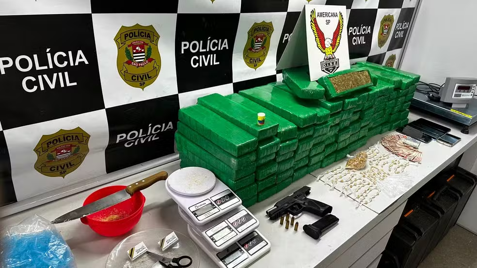 Jovens são presos com 87 tijolos de maconha, crack e carro furtado em Santa Bárbara - Foto: Dise Americana/Polícia Civil